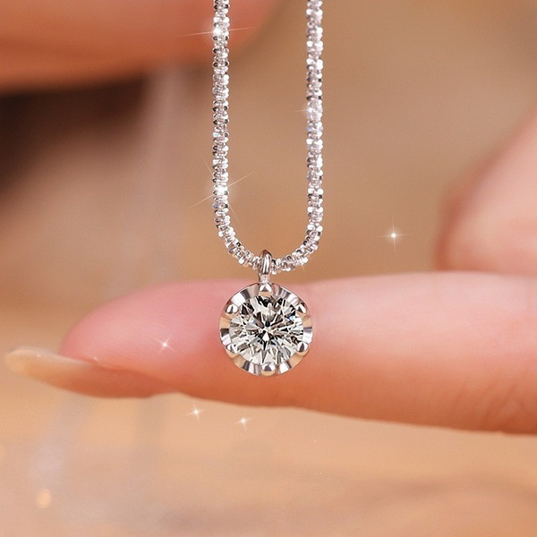 Imitation moissanite diamond necklace for women summer 2024 new clavicle chain light luxury niche high-end sense temperament gentle and versatile